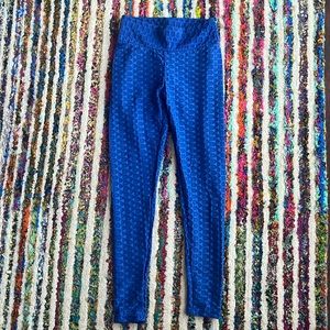 Small blue scrunch butt leggings